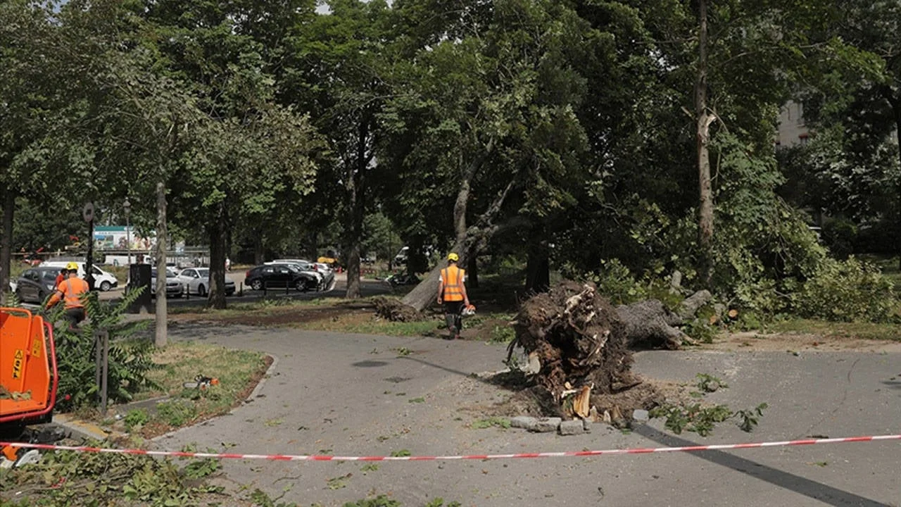 Fransa'da Nils Fırtınası Nedeniyle Kırmızı Alarm Devam Ediyor